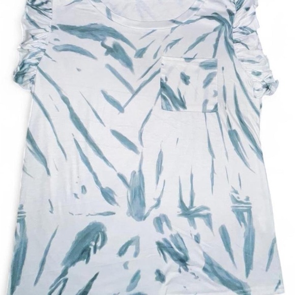 SHEIN Tops - SHEIN Abstract Green and White Short Sleeve Tee​